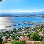 Beachfront With Terrace Views Montjoi