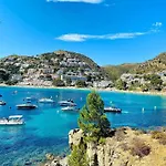 Beachfront With Terrace Views * Montjoi