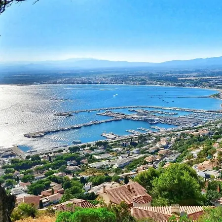 Beachfront With Terrace Views Montjoi